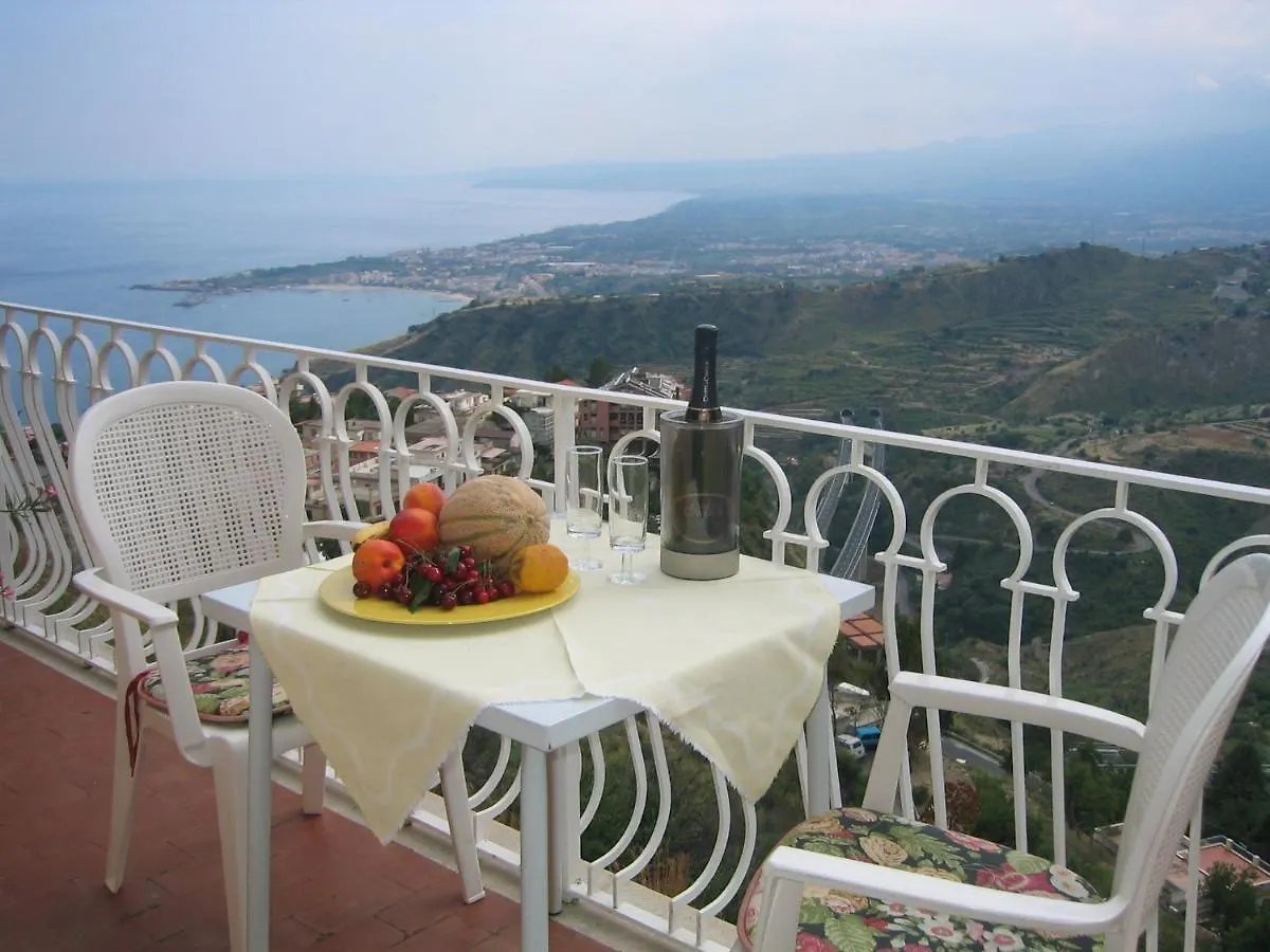 Villa Erika- Panoramic Flat Taormina Apartment